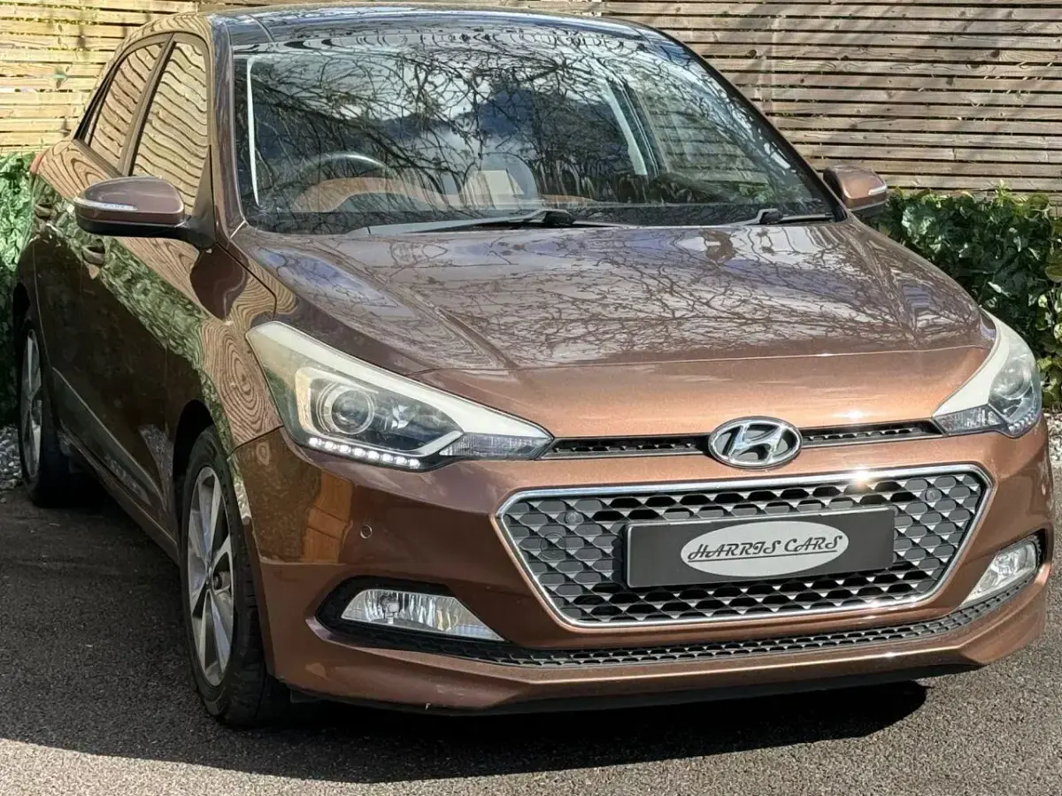 Used Hyundai i20 Premium SE 100 HP (73 kW) 2015 Brown Hatchback