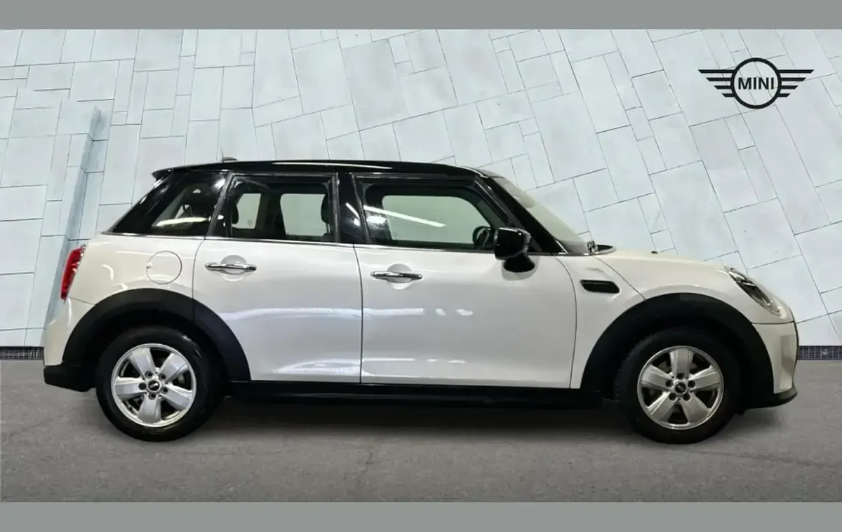 Used Mini Cooper Classic 134 HP (98 kW) 2023 White Hatchback