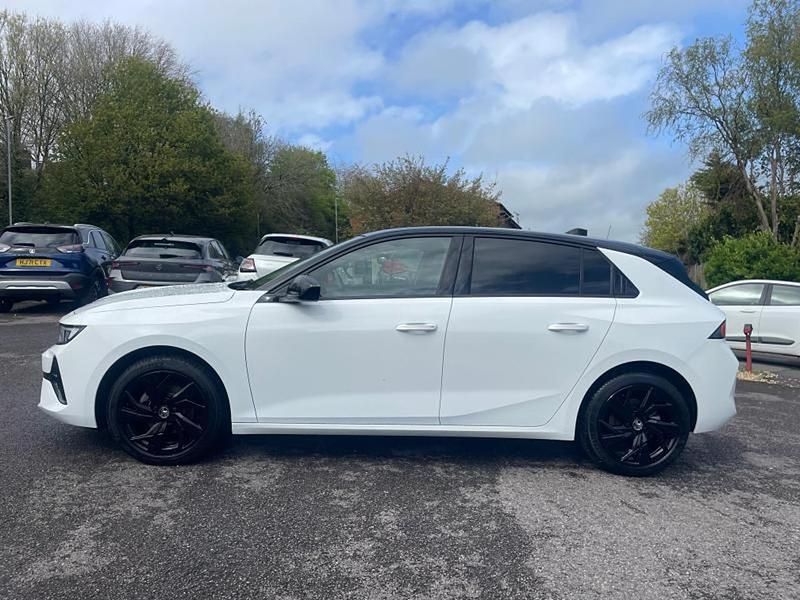 Used Vauxhall Astra S 130 HP (95 kW) 2023 White Hatchback