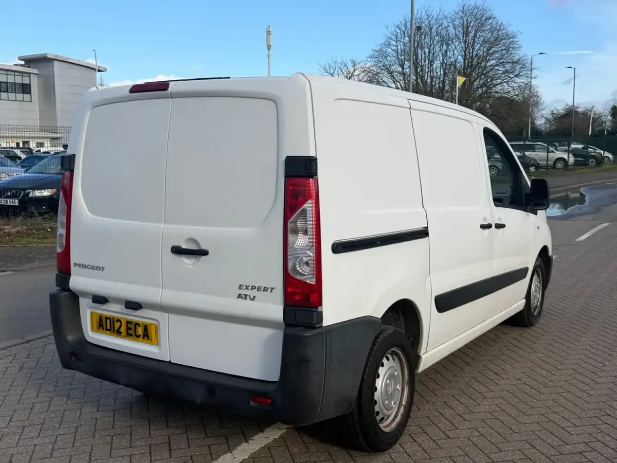 Käytetty Peugeot Expert 128 HP (94 kW) 2012 Valkoinen Van