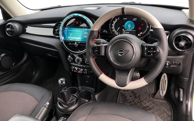 Used Mini Cooper Classic 136 HP (100 kW) 2021 White Hatchback