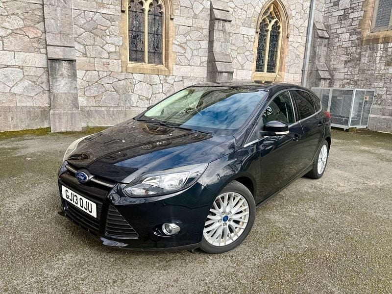 Used Ford Focus Zetec 125 HP (91 kW) 2013 Black Hatchback