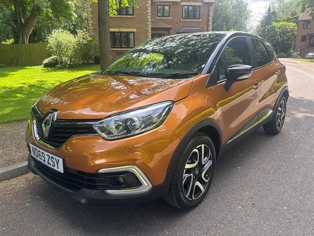 Used Renault Captur Iconic 2020 Orange/black SUV