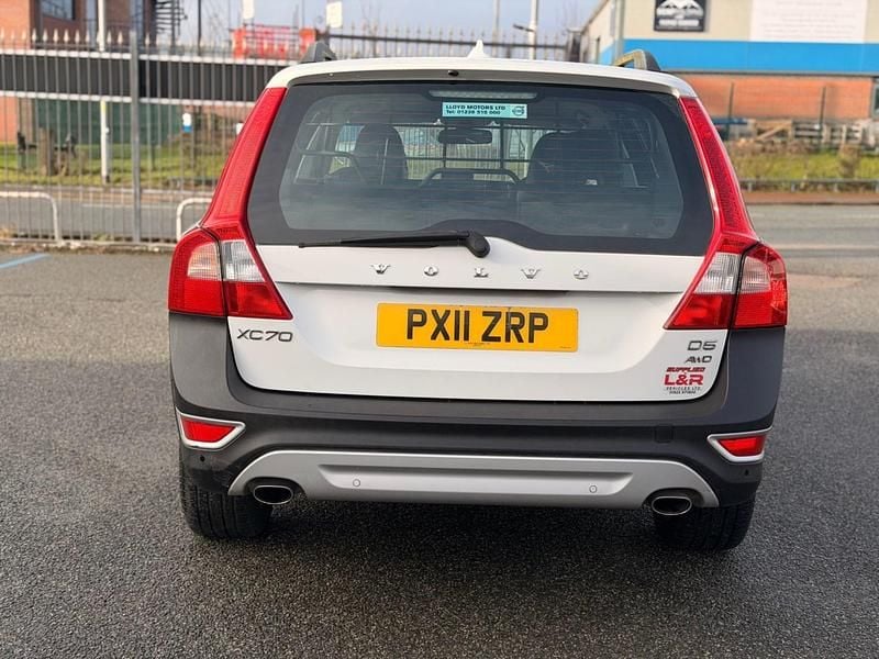 Used Volvo XC70 SE Lux 205 HP (150 kW) 2011 White Estate