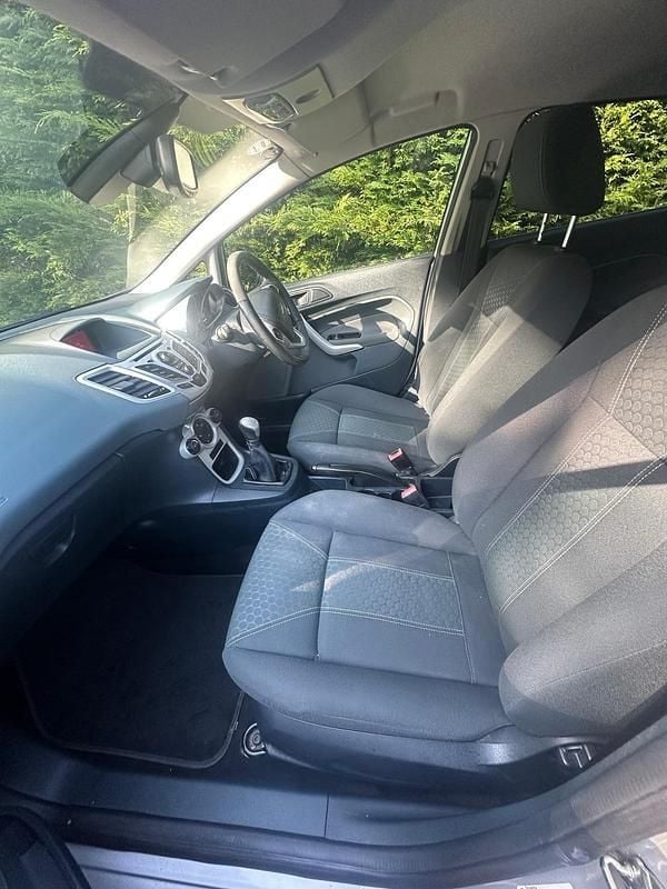 Begagnad Ford Fiesta Titanium 96 HK (70 kW) 2009 Silver Halvkombi
