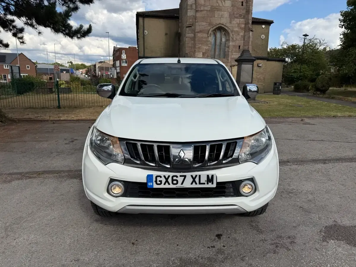Used Mitsubishi L200 2017 White Pickup