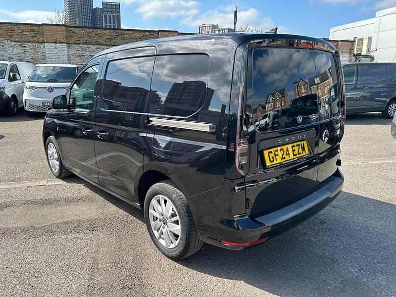 Usado VW Caddy Pro 114 HP (83 kW) 2024 Preto Monovolume