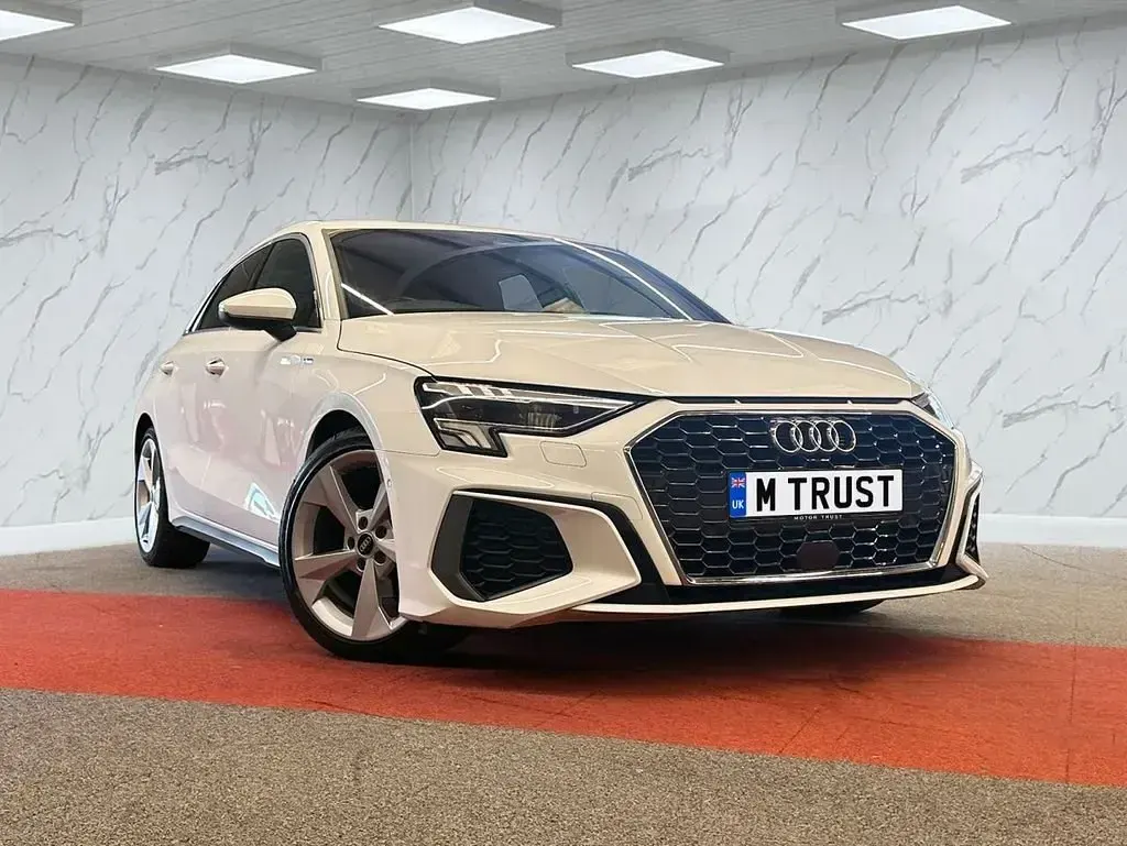 Second-hand Audi A3 Sportback S-Line 150 CP (110 kW) 2022 Alb Hatchback