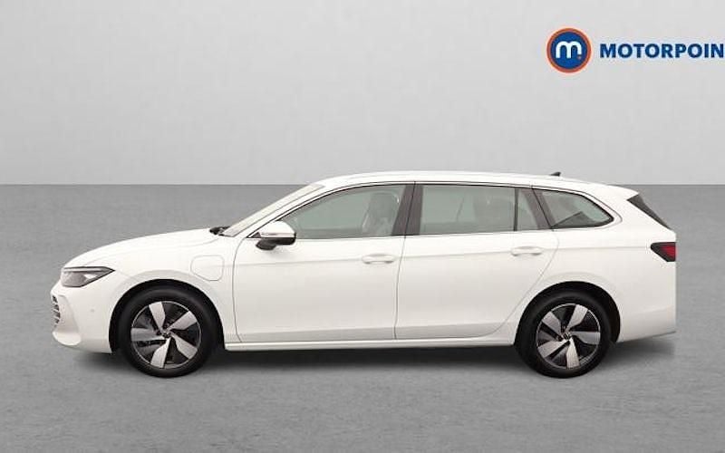 Usado VW Passat Life 204 HP (150 kW) 2025 Branco Carrinha