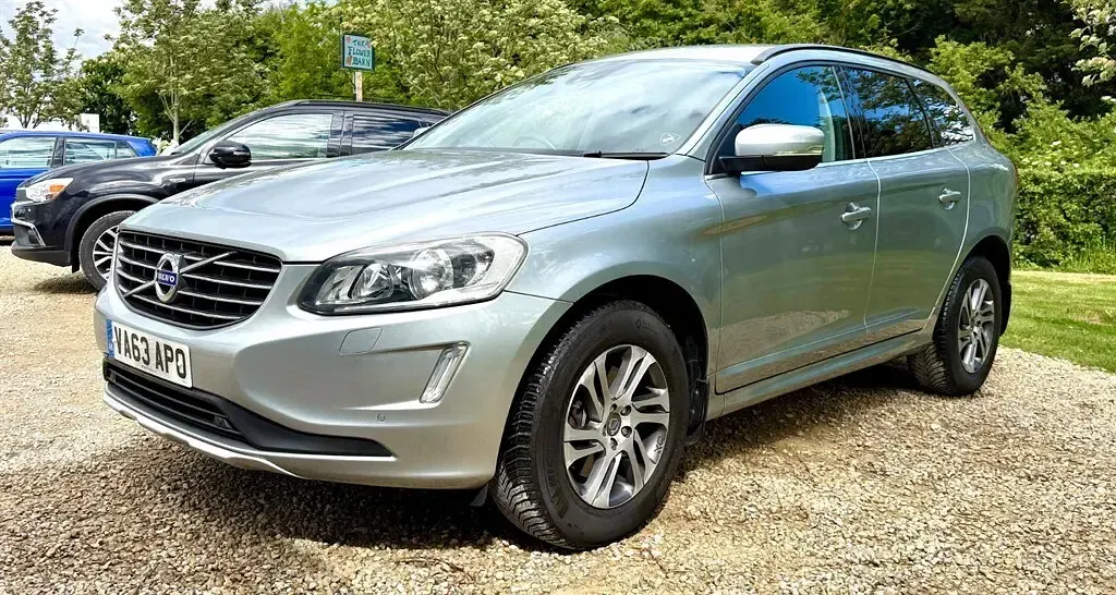 Usado Volvo XC60 SE 181 CV (133 kW) 2014 Plateado SUV