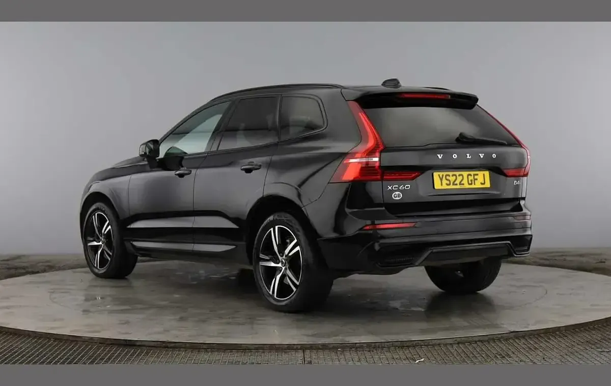 Used Volvo XC60 R-Design 194 HP (142 kW) 2022 Black SUV
