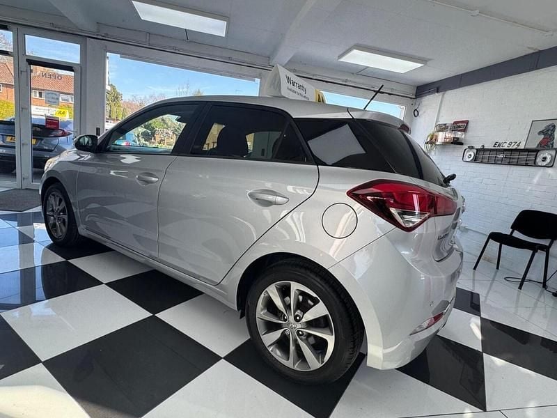 Used Hyundai i20 Edition 100 HP (73 kW) 2017 Grey Hatchback