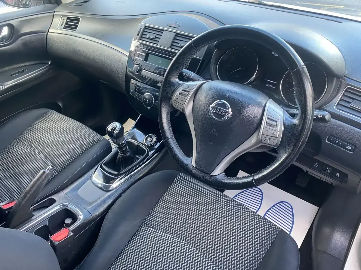 Używany Nissan Pulsar Acenta 115 KM (84 kW) 2014 Biały Hatchback