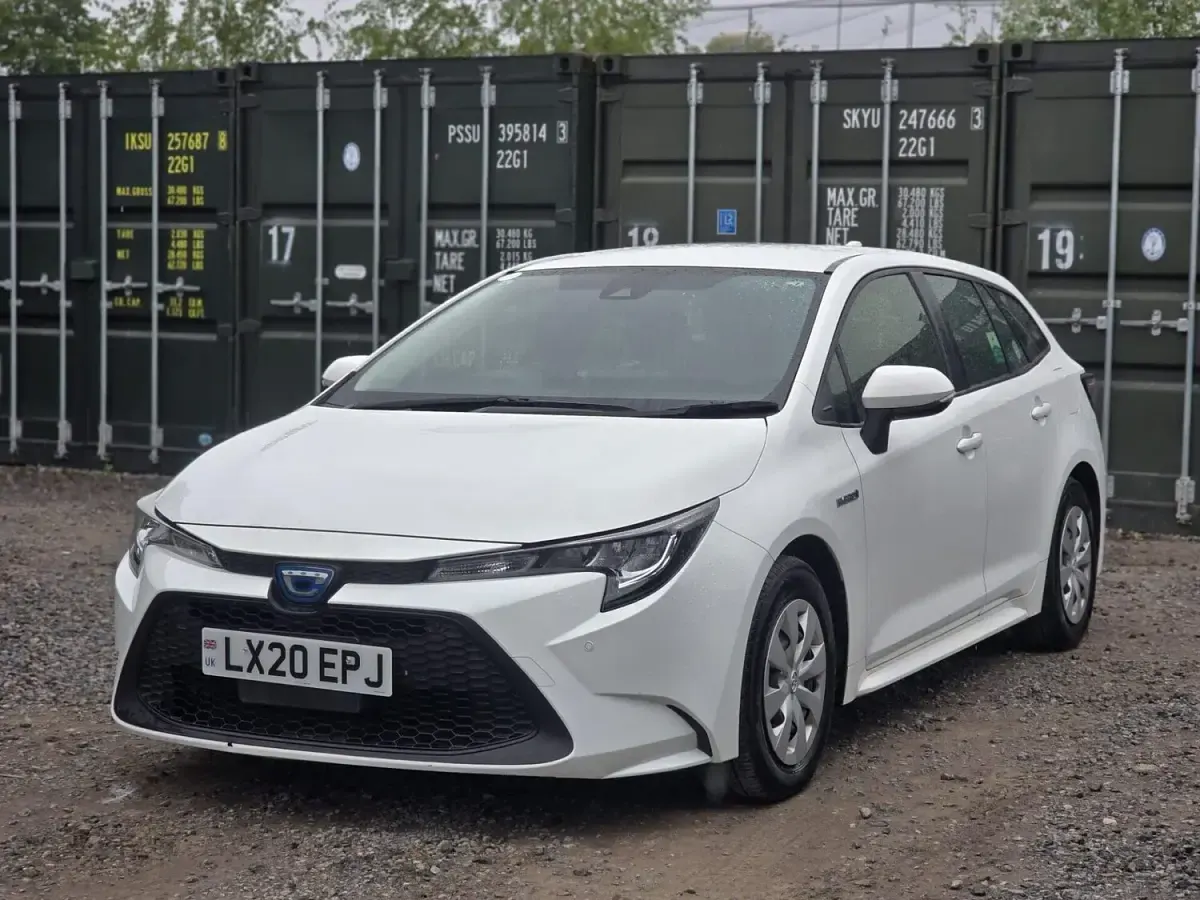 Used Toyota Corolla Design 122 HP (89 kW) 2020 White Estate