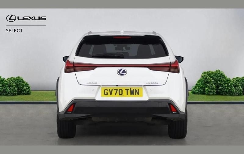 Used Lexus UX 300e 150 kW (204 HP) 2021 White SUV