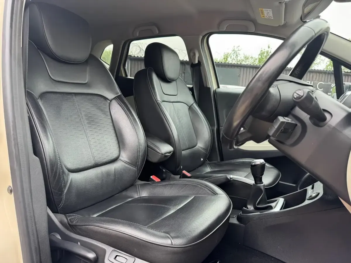 Used Renault Captur GT-Line 90 HP (66 kW) 2018 Cream/black SUV