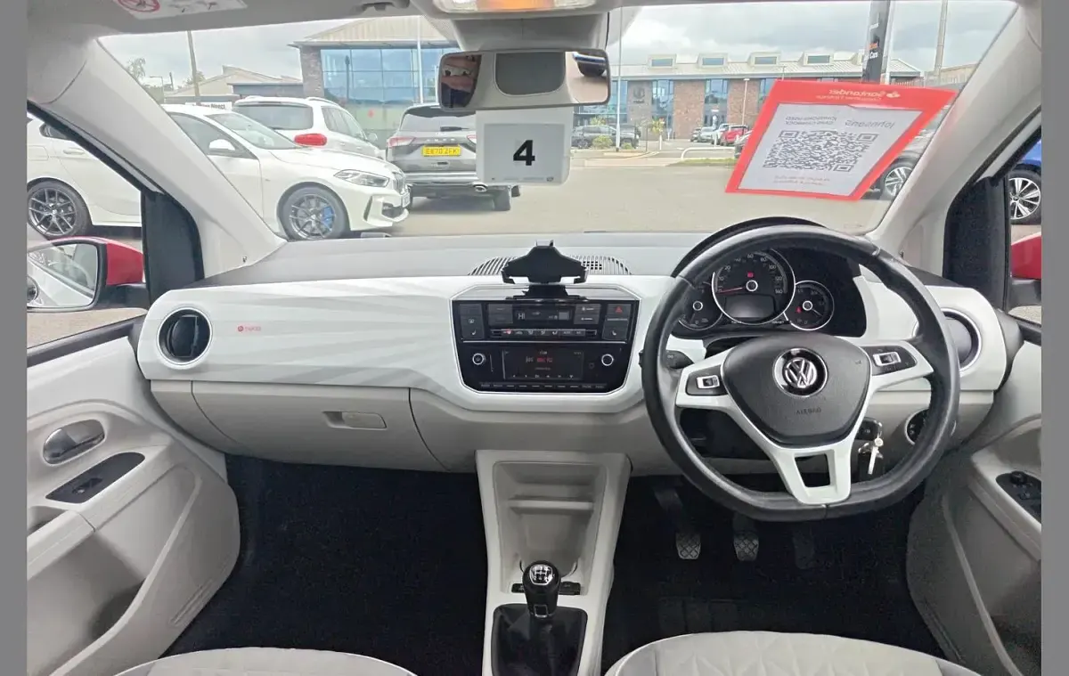 Used VW up! Beats 75 HP (55 kW) 2016 White Hatchback