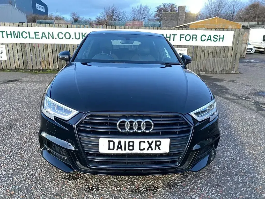 Usado Audi A3 Sportback Black Edition 150 CV (110 kW) 2018 Negro Utilitario