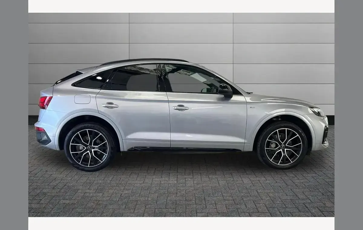 Used Audi Q5 Black Edition 200 HP (147 kW) 2024 Silver SUV