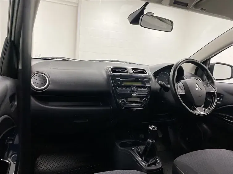 Used Mitsubishi Mirage 79 HP (58 kW) 2016 White Hatchback