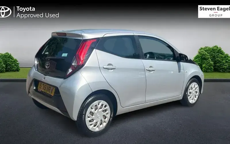 Used Toyota Aygo X-play 72 HP (52 kW) 2019 Silver Hatchback