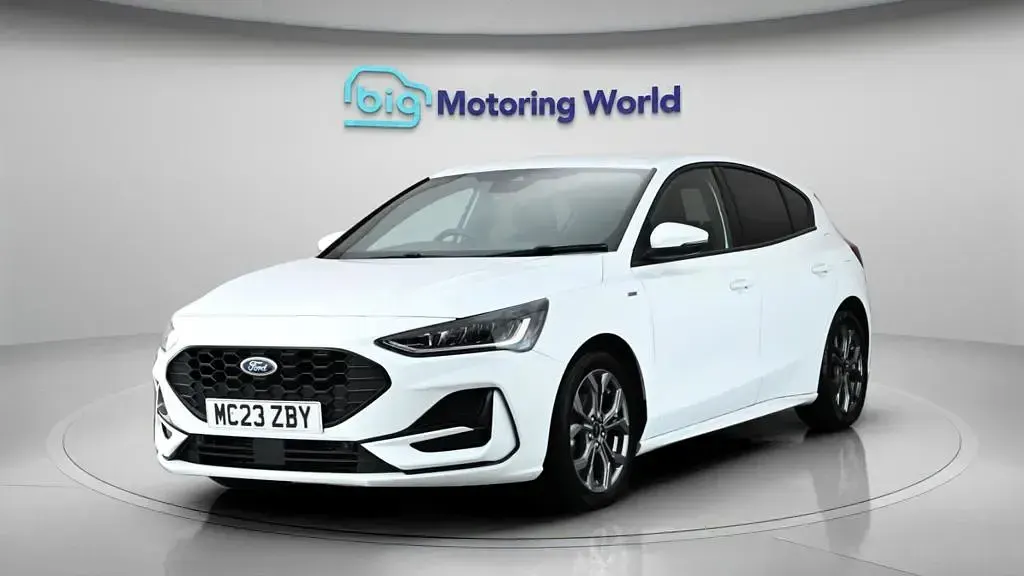 Used Ford Focus ST-Line 155 HP (114 kW) 2023 White Hatchback