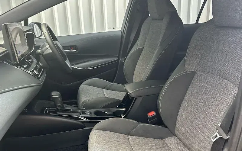 Used Toyota Corolla Design 140 HP (102 kW) 2025 Grey Estate