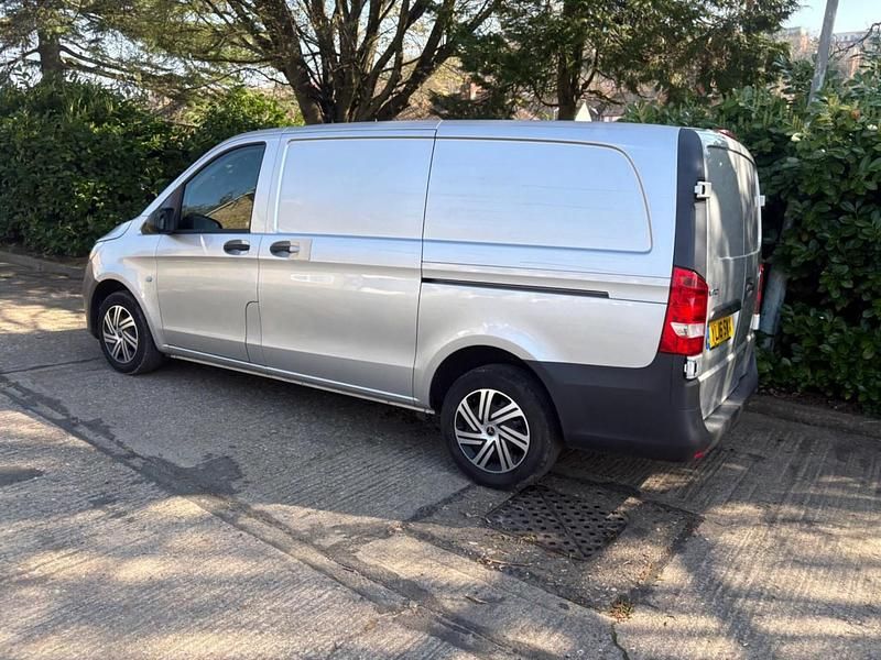 Begagnad Mercedes Vito 114 HK (83 kW) 2016 Silver Van