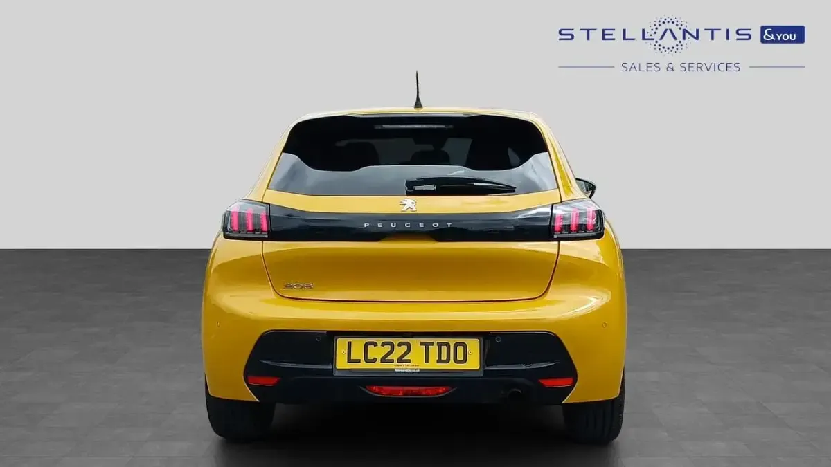 Used Peugeot 208 Allure Premium 99 HP (72 kW) 2022 Hatchback