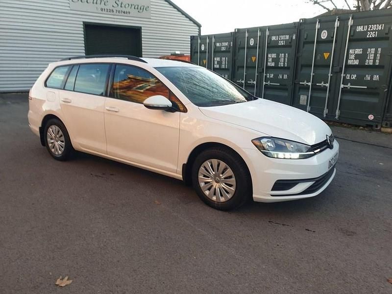 Begagnad VW Golf VII S 115 HK (84 kW) 2019 Vit Kombi