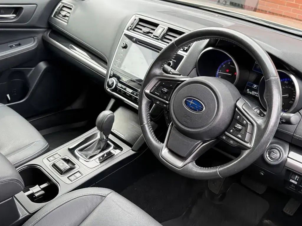 Used Subaru Outback Premium 175 HP (128 kW) 2018 Gold Estate