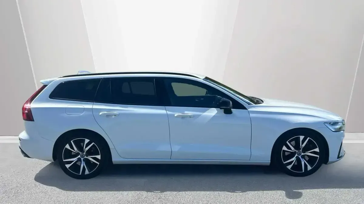 Used Volvo V60 R-Design 247 HP (181 kW) 2022 Estate