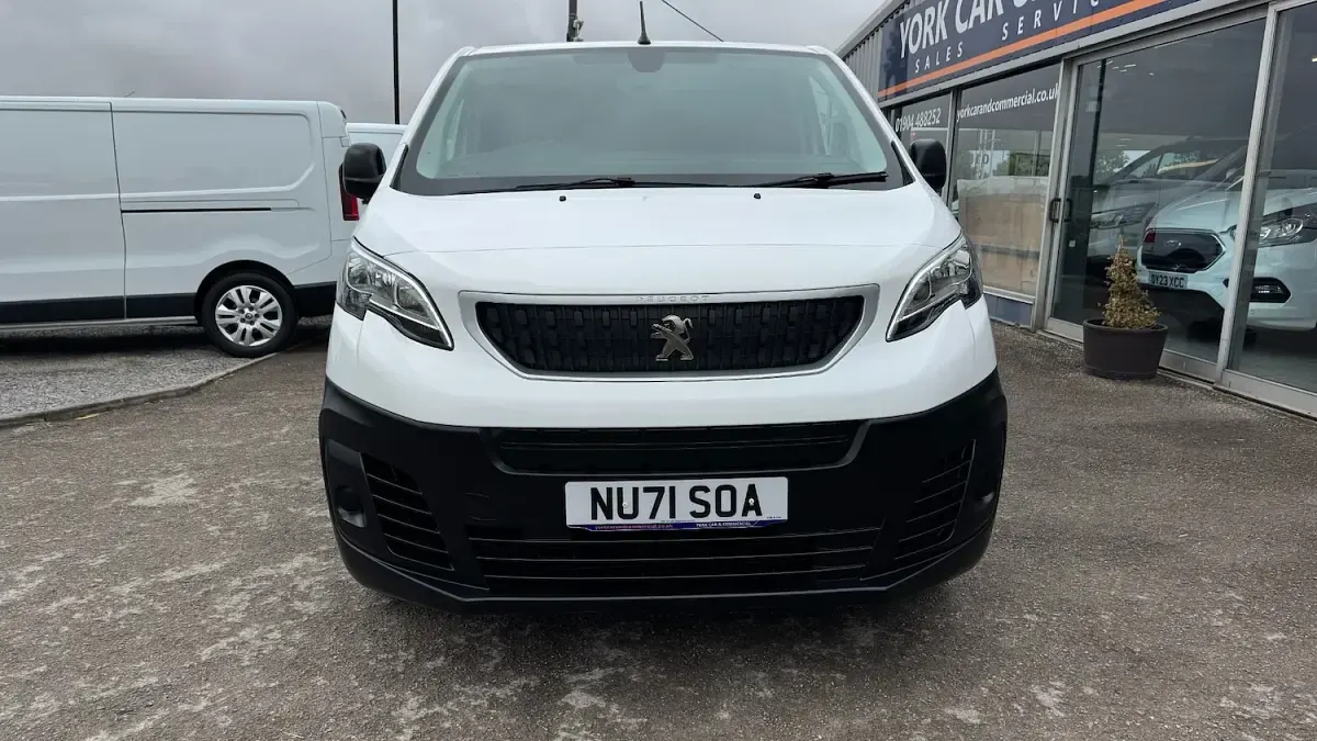 Used Peugeot e-Expert 100 kW (136 HP) 2021 White Van