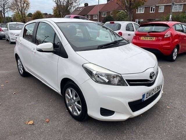 White Used 2012 Toyota Yaris Hatchback | £4,975 (Fair price) - Image 1/4