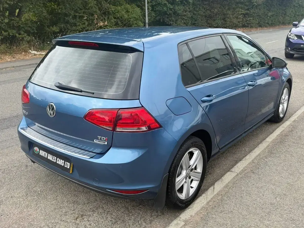 Used VW Golf VII Match 110 HP (80 kW) 2015 Blue Hatchback