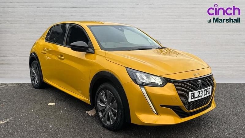 Used Peugeot e-208 Allure+ 100 kW (136 HP) 2023 Yellow Hatchback