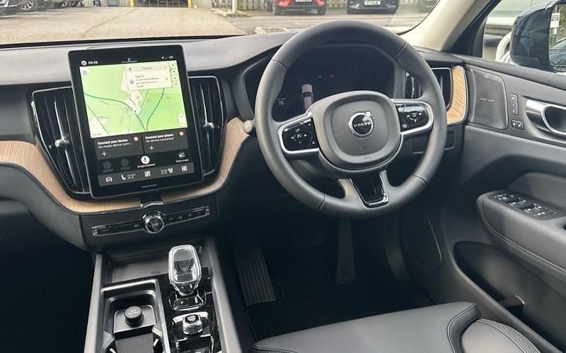 New Volvo XC60 Plus 250 HP (183 kW) 2026 Vapour grey SUV