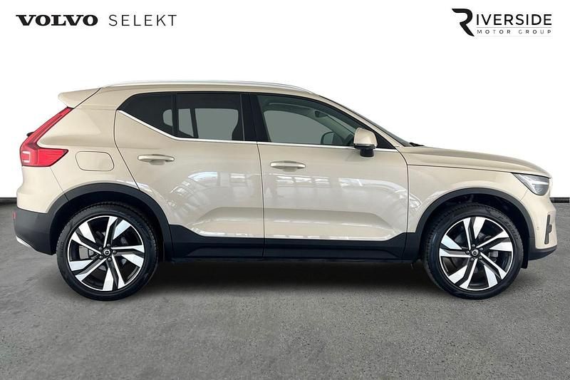 Begagnad Volvo XC40 Ultra 2025 Guld SUV