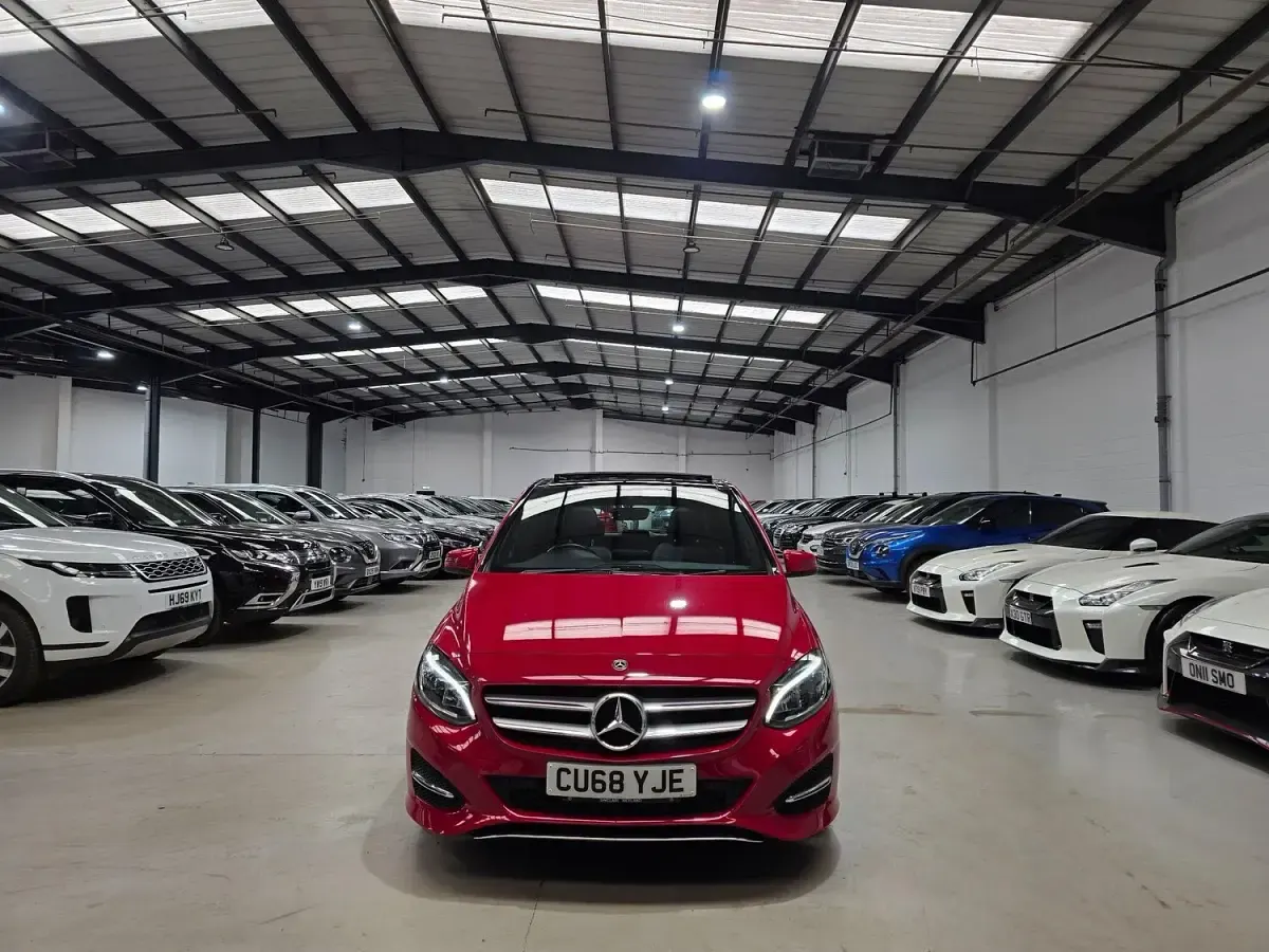 Used Mercedes B180 Exclusive 120 HP (88 kW) 2018 Red Hatchback