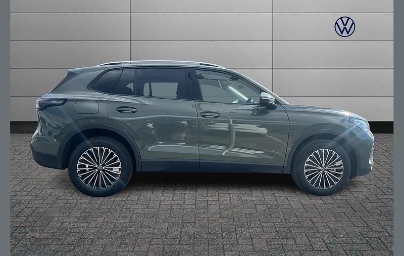 New VW Tiguan Match 200 HP (147 kW) 2025 Green SUV