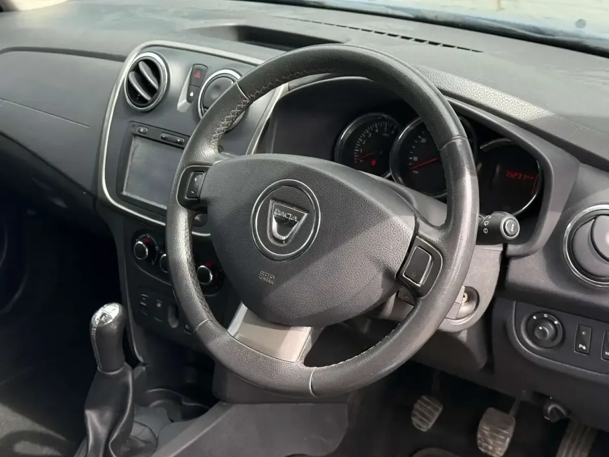 Used Dacia Sandero Lauréate 90 HP (66 kW) 2016 Blue Hatchback