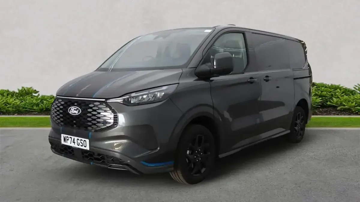 Usado Ford E-Transit Sport 160 kW (218 CV) 2024 Gris Van