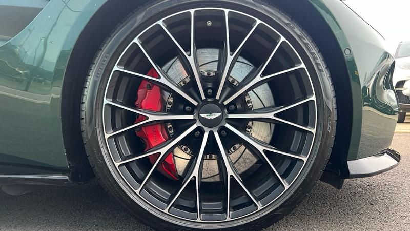 Used Aston Martin Vantage 502 HP (369 kW) 2023 Green Coupe