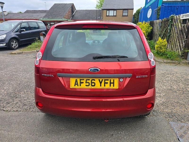 Used Ford Fiesta Zetec 80 HP (58 kW) 2006 Red Hatchback