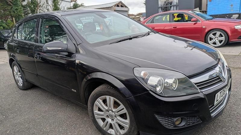 Second-hand Vauxhall Astra Design Edition 138 CP (101 kW) 2008 Negru Hatchback
