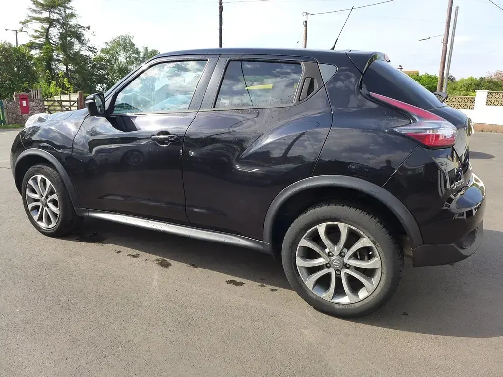 Usado Nissan Juke Tekna 110 HP (80 kW) 2016 Preto SUV
