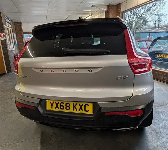 Usado Volvo XC40 R-Design 150 HP (110 kW) 2018 Prateado SUV