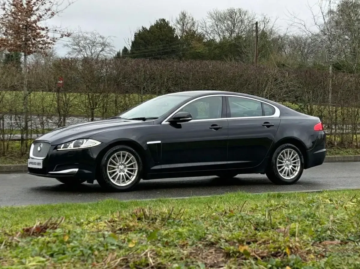 Used Jaguar XF SE 163 HP (119 kW) 2012 Black Sedan