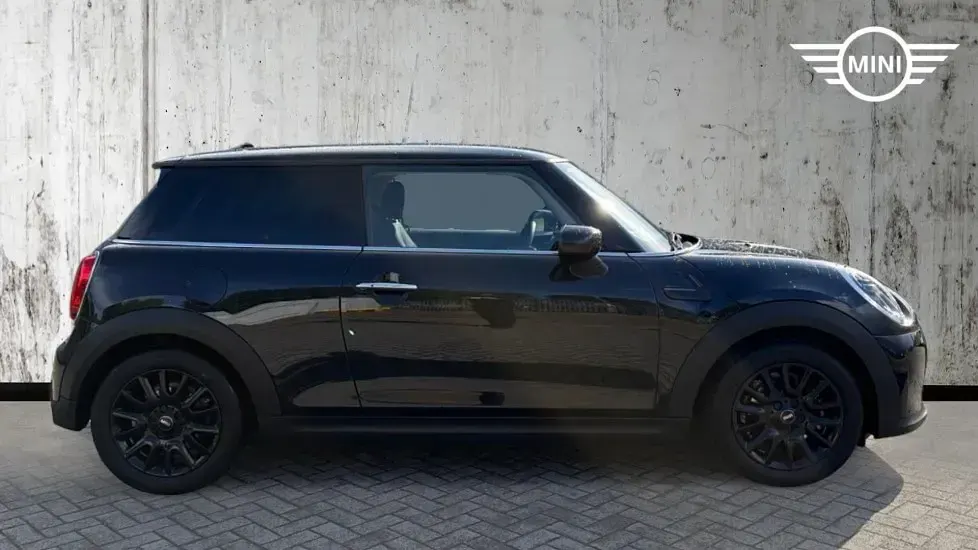 Usado Mini Cooper Classic 134 CV (98 kW) 2023 Negro Utilitario
