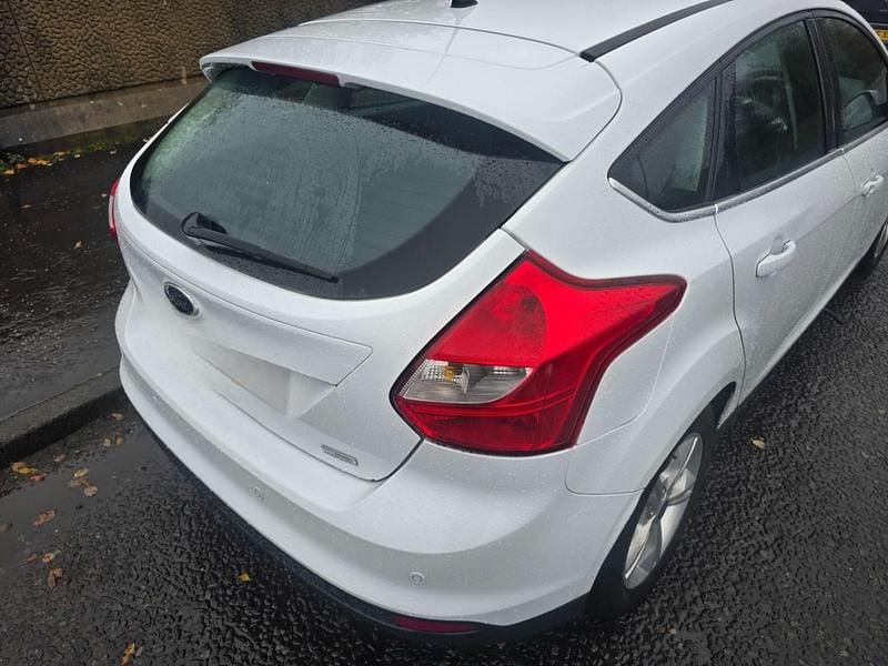 Used Ford Focus Zetec 125 HP (91 kW) 2013 White Hatchback